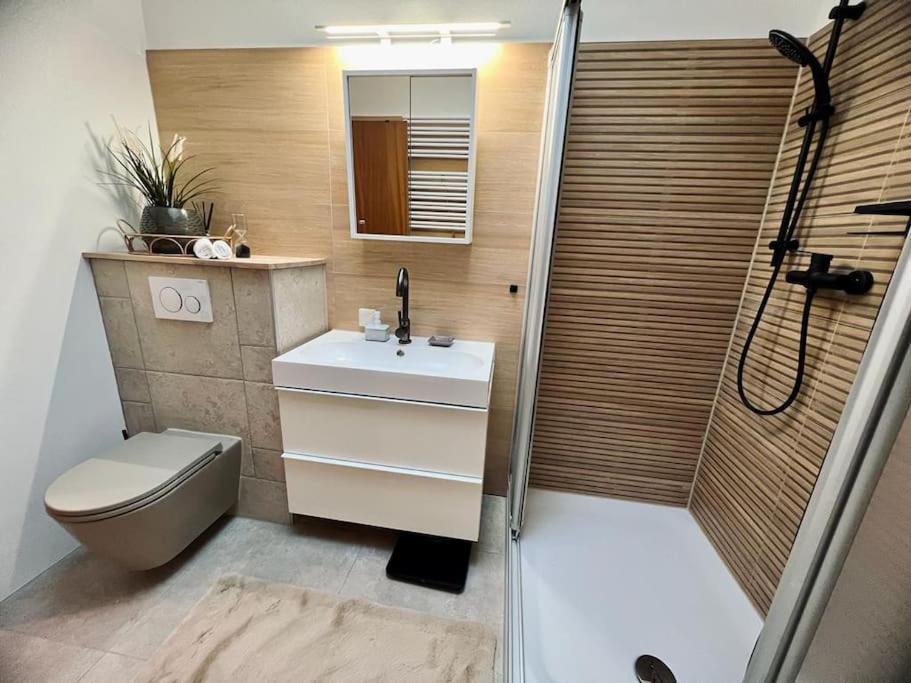 Ferienwohnung Wohnen Im Schwarzwald Mit Panoramablick Bad Herrenalb Exterior foto